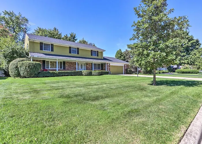 Toledo Home With Direct Golf Course Access!