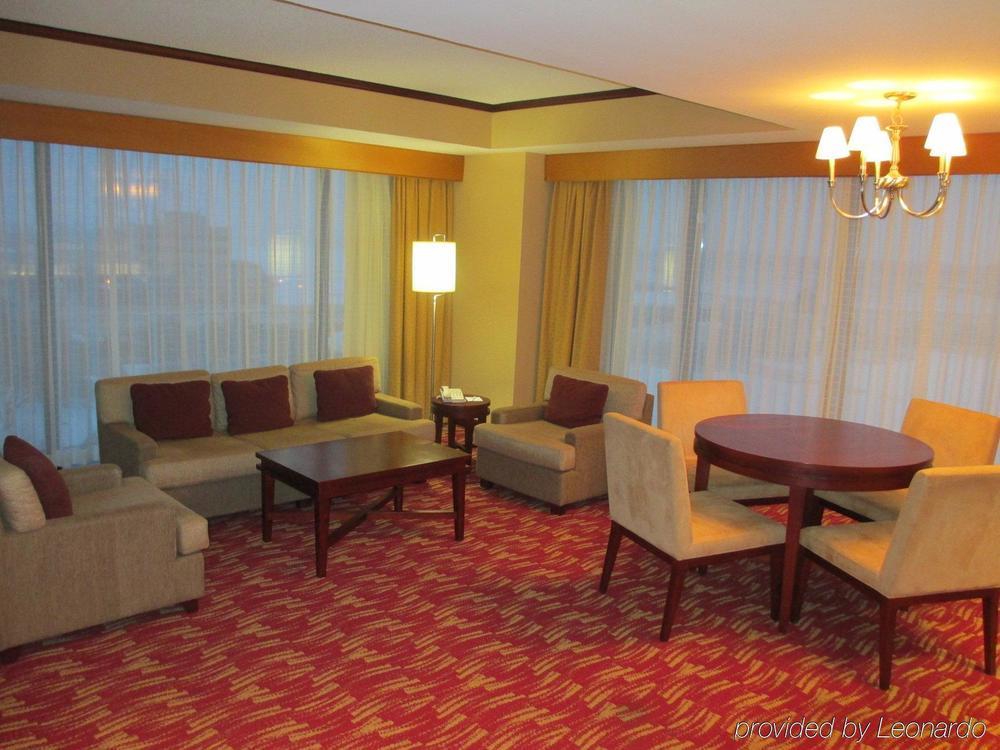 Hotel Renaissance Downtown 4*