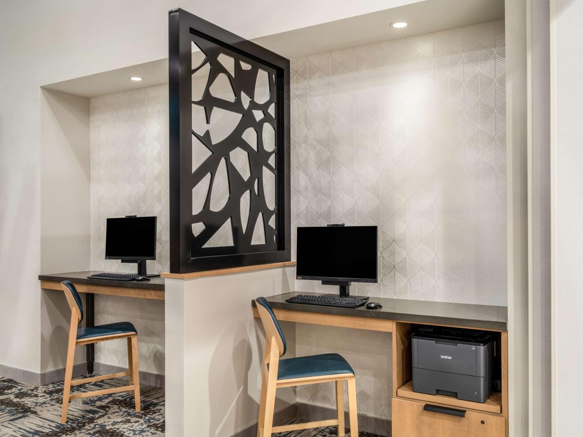 Hilton Garden Downtown Hotel 3*