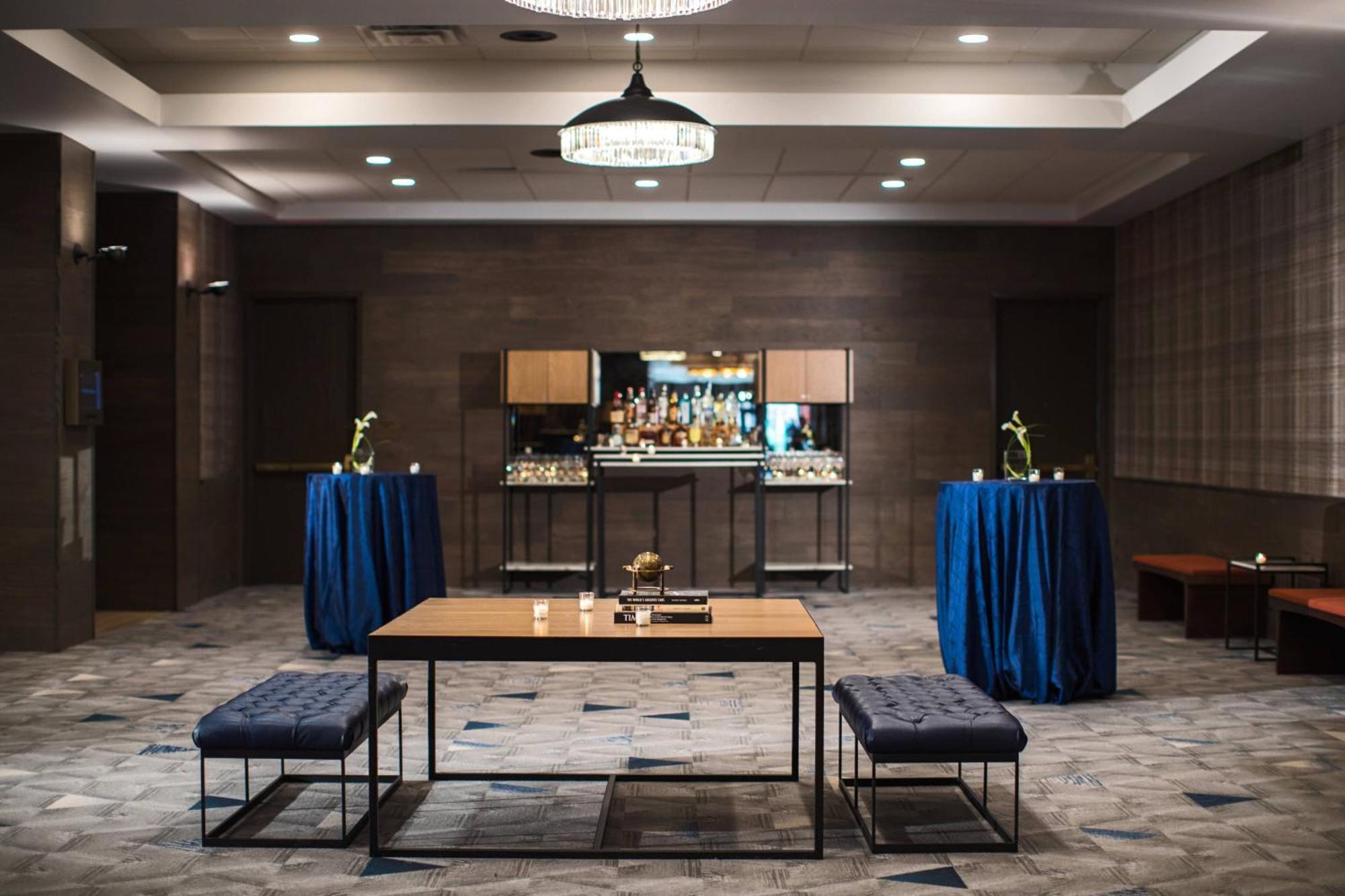 Hotel Renaissance Downtown 4*