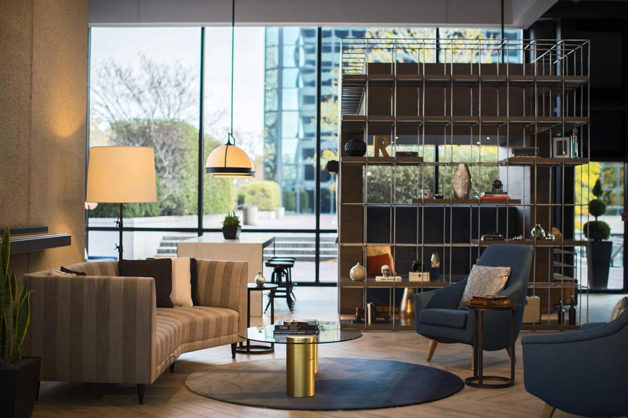 Renaissance Downtown 4*
