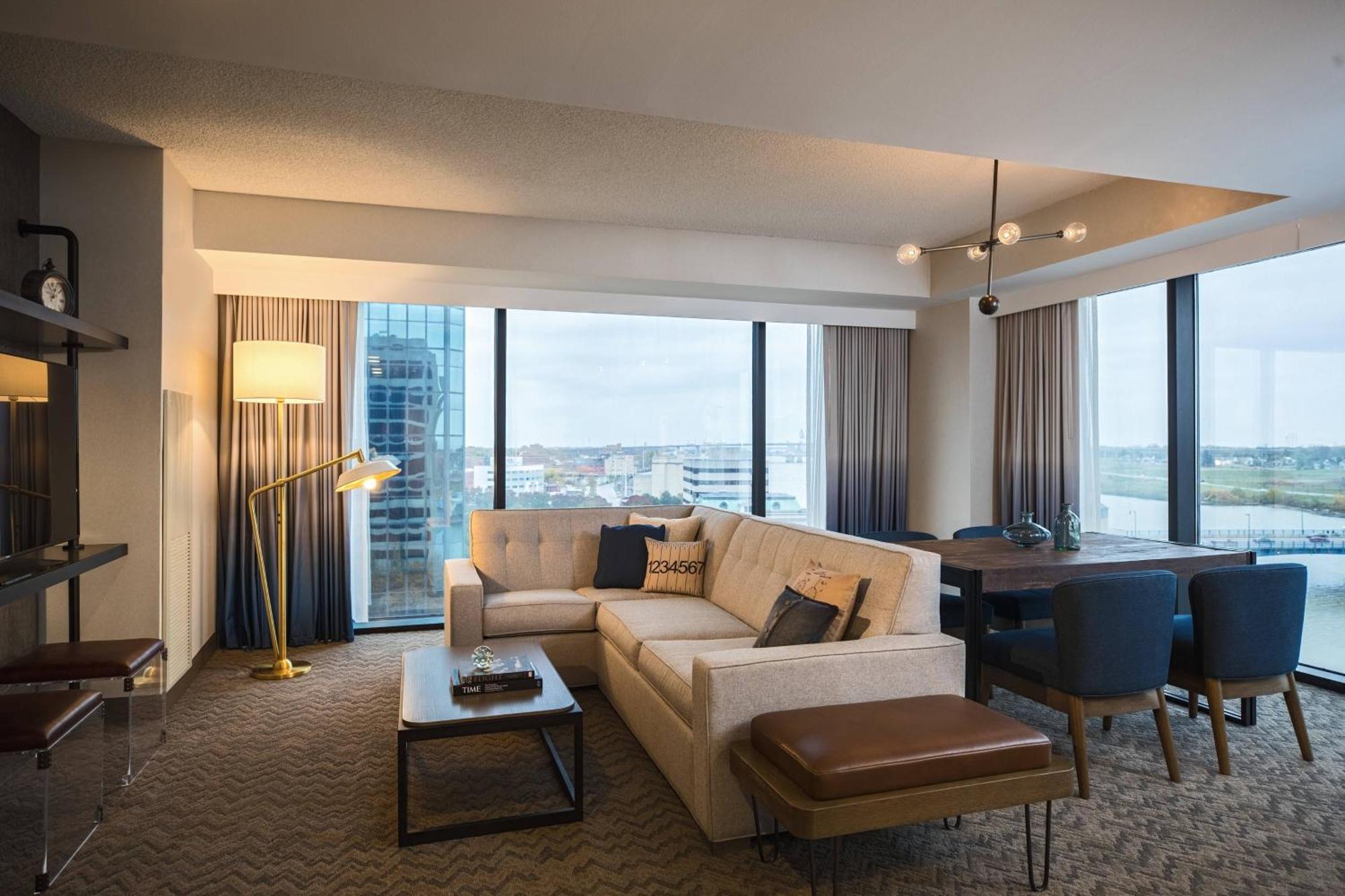 Renaissance Downtown Hotel