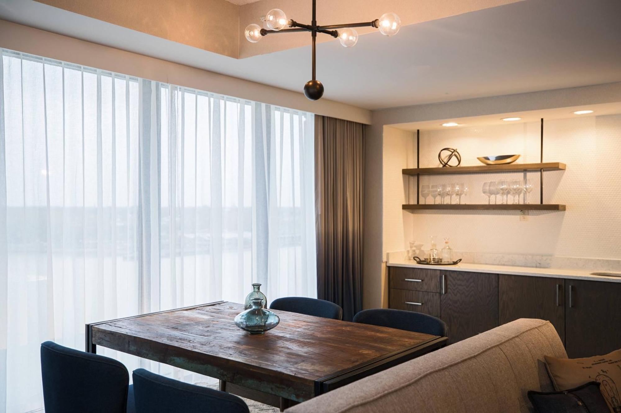Renaissance Downtown Hotel 4*