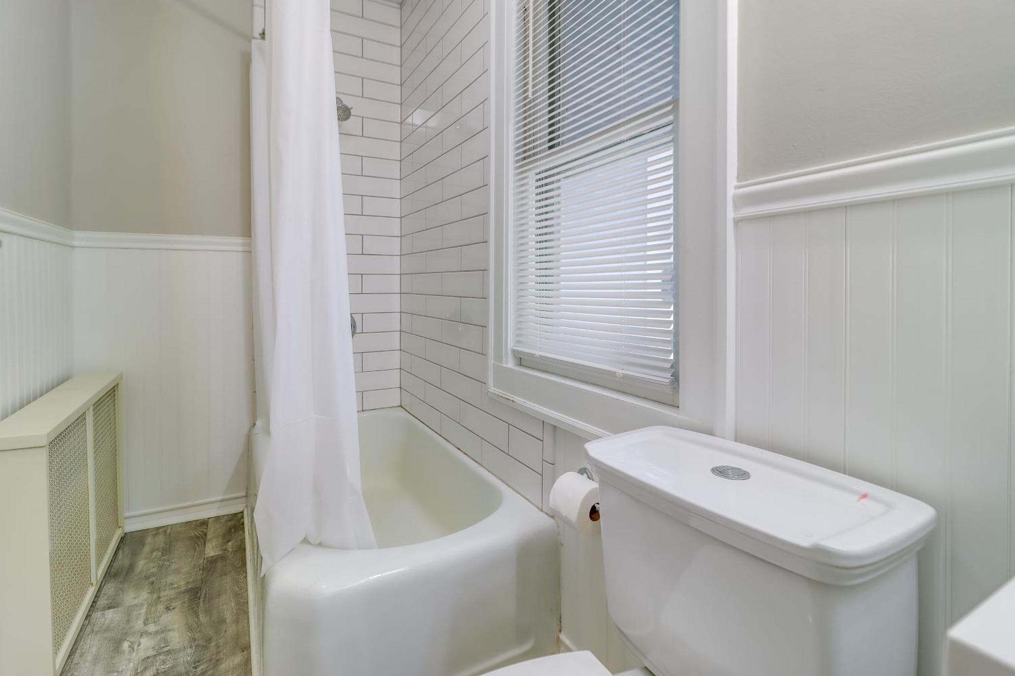 Walkable 4 Mi To Downtown Toledo! Toledo