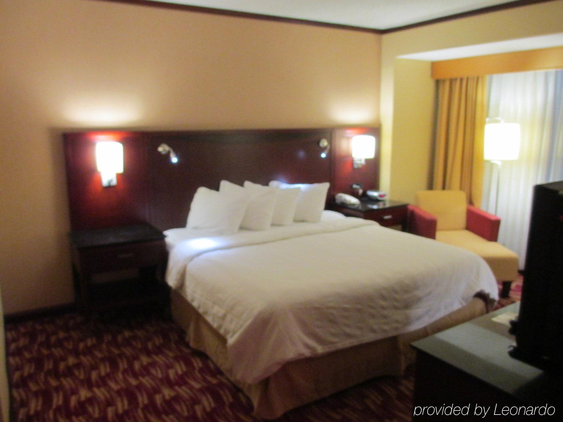 Renaissance Downtown 4*