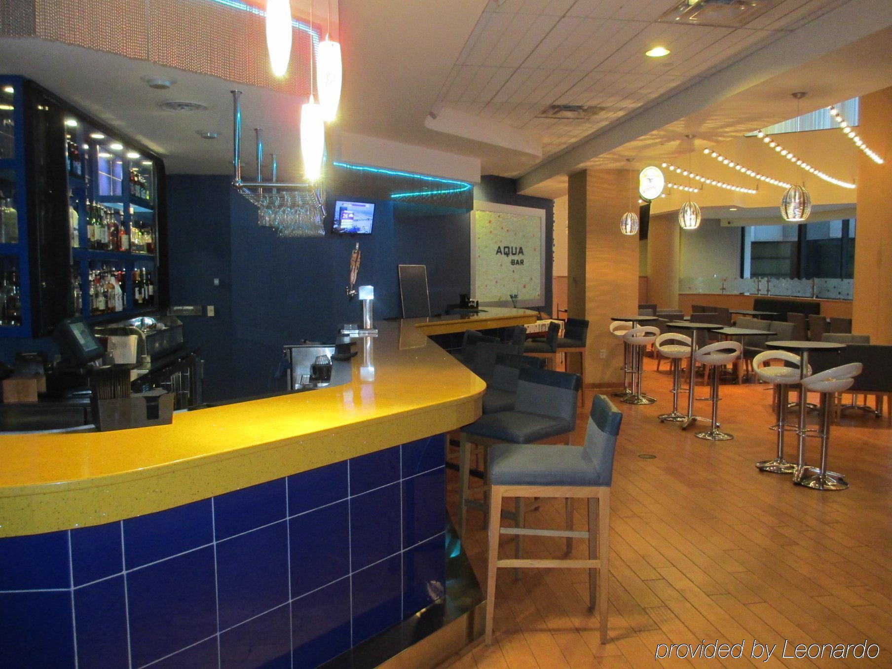 Renaissance Downtown 4*