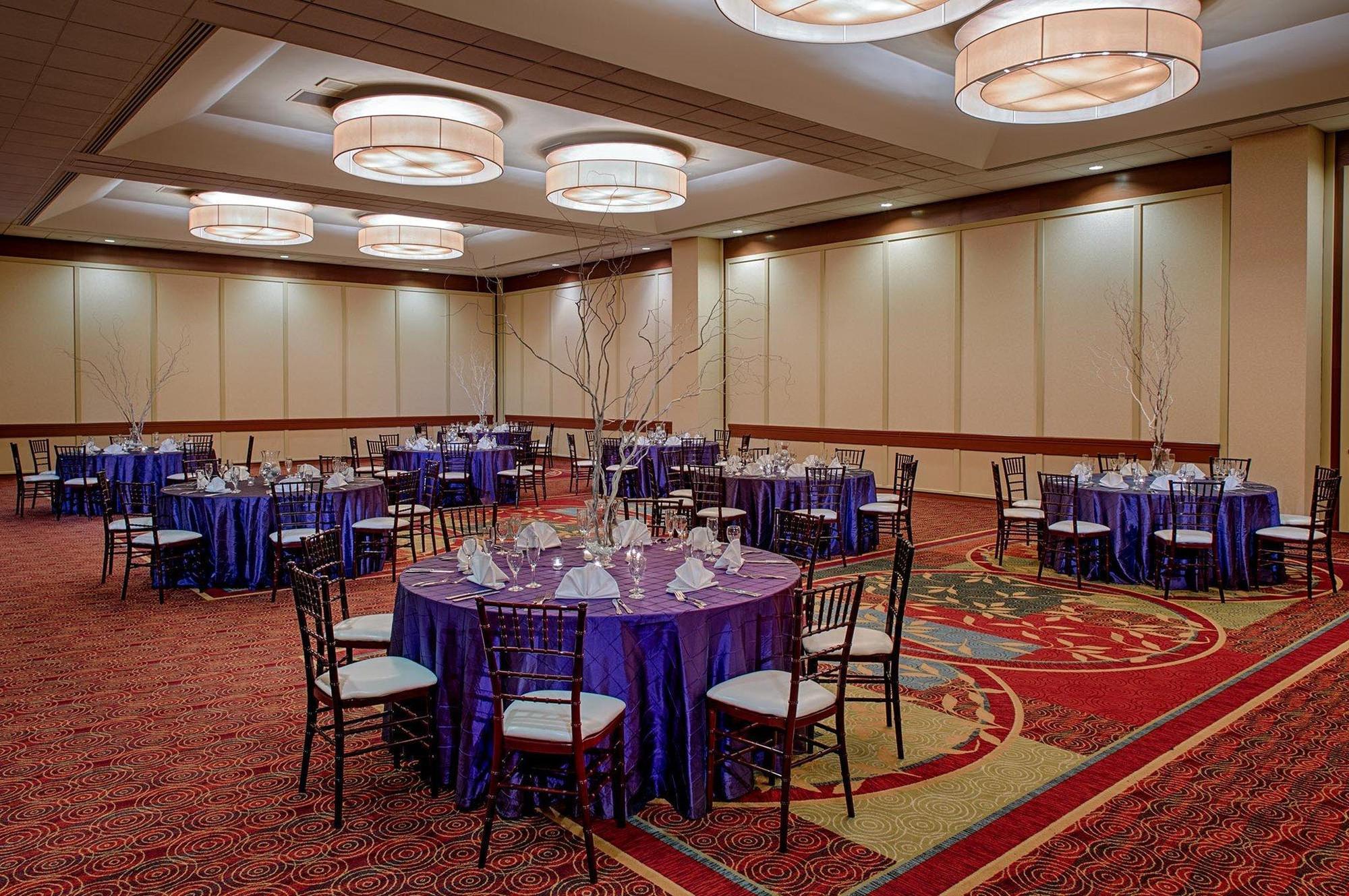 Hotel Renaissance Downtown 4*