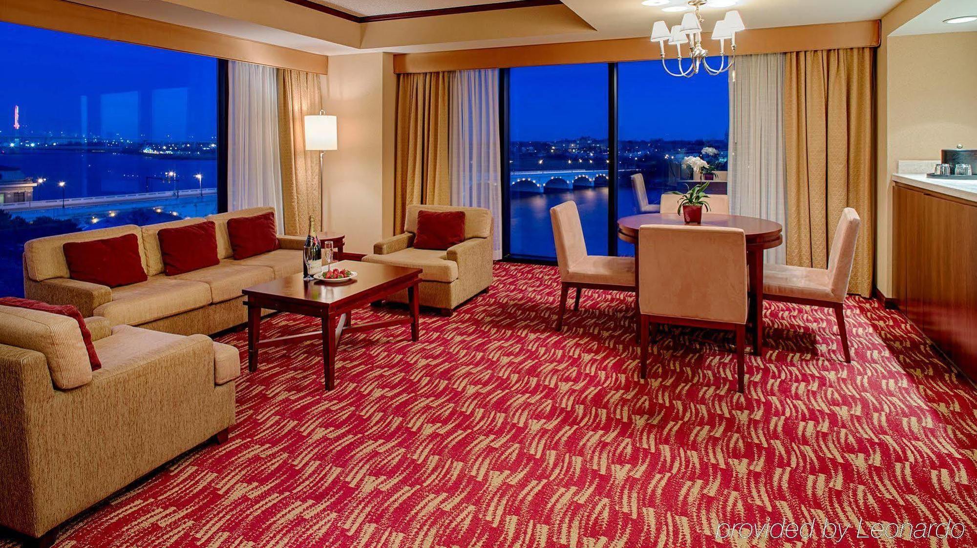 Renaissance Downtown Hotel 4*