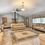Peaceful Toledo Retreat With Spacious Yard!