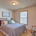 Peaceful Cottage About 8 Mi To Downtown Toledo!