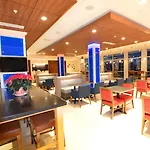 Holiday Inn Express & Suites Toledo West By Ihg
