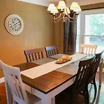 4Br/2.5Ba Home Boasting 2400Sqft And Eat-In Ktn