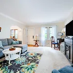 Rachel\'S Private Hideaway With King Bed, Kitchen, Laundry, Parking And Big Yard