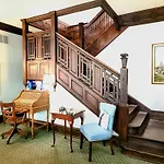 The Kings Throne Inn And Guest House