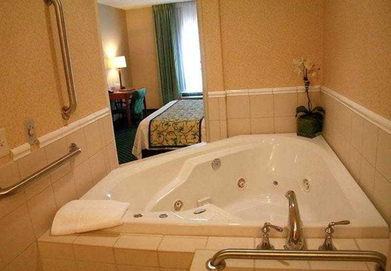 Hotel Fairfield & North Toledo