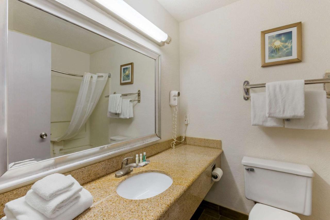 Quality Alexis Rd Inn 3*
