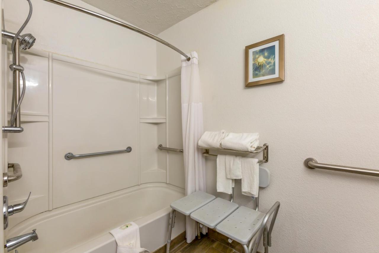 Quality Alexis Rd Inn 3*