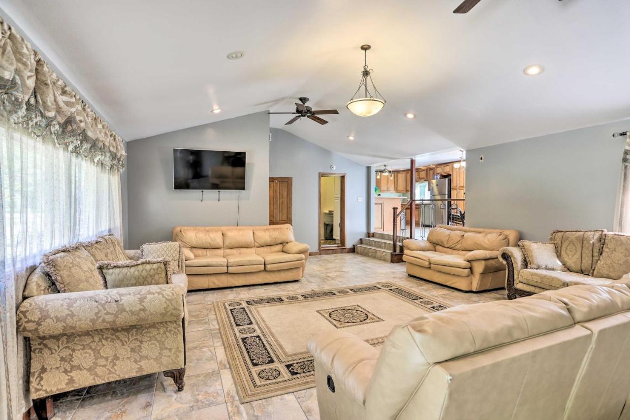 Peaceful Retreat With Spacious Yard! * Toledo