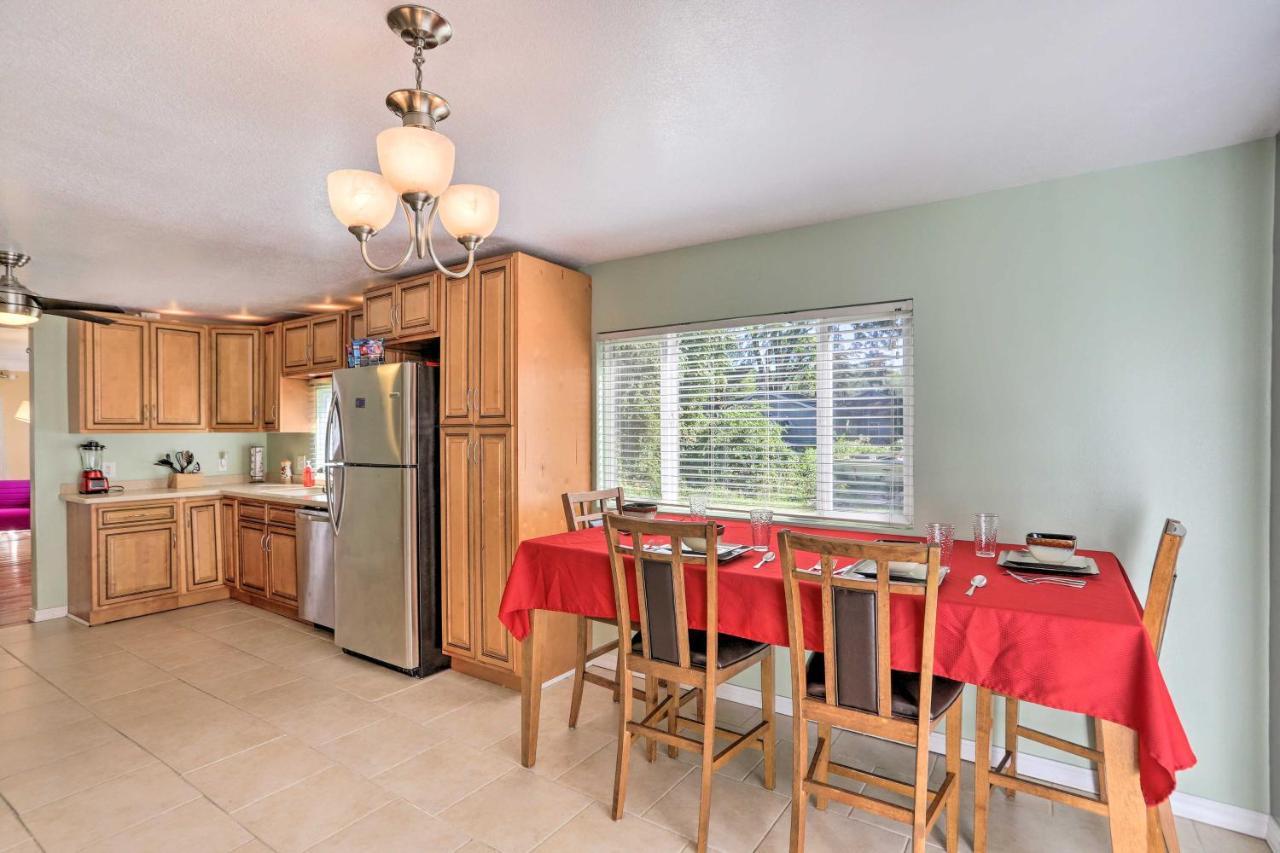 Peaceful Retreat With Spacious Yard! Holiday home Toledo