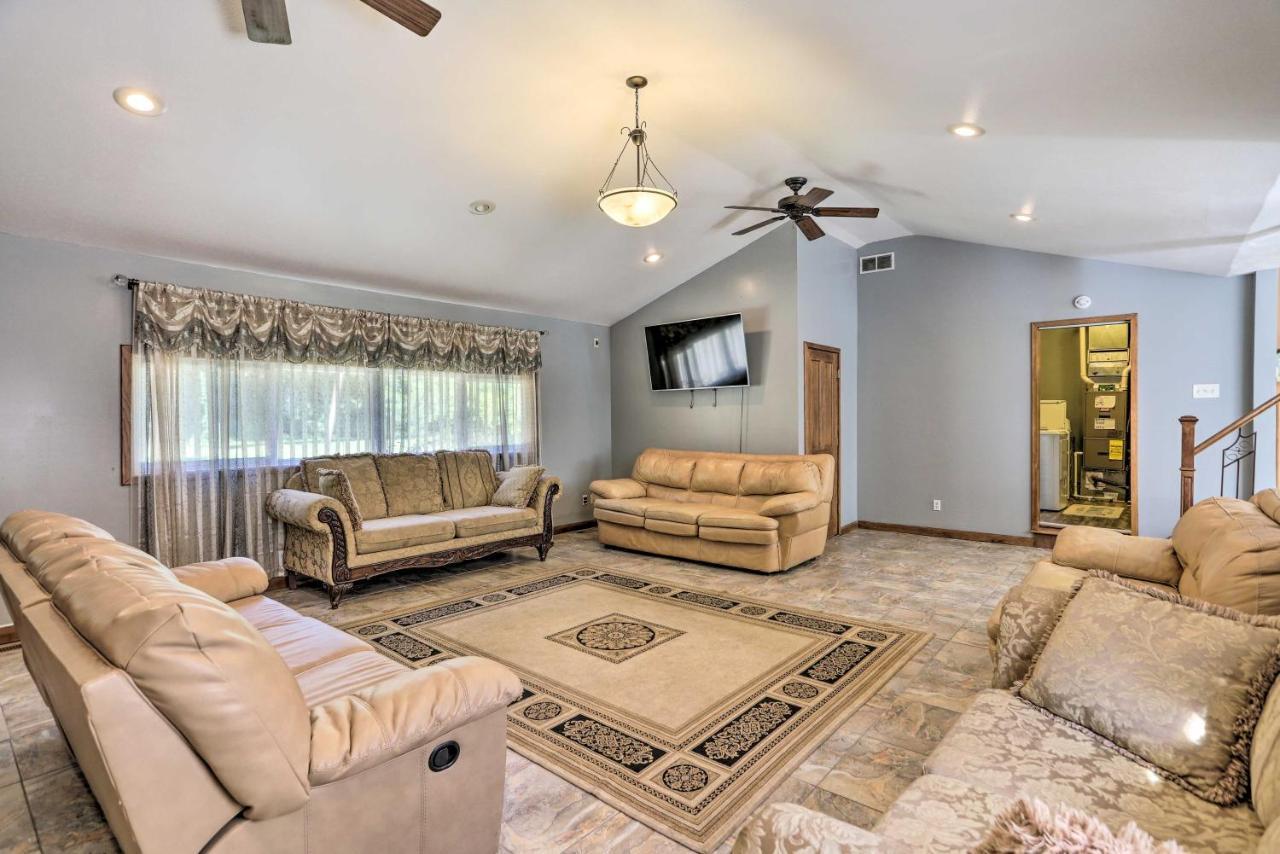 Peaceful Retreat With Spacious Yard! Holiday home Toledo