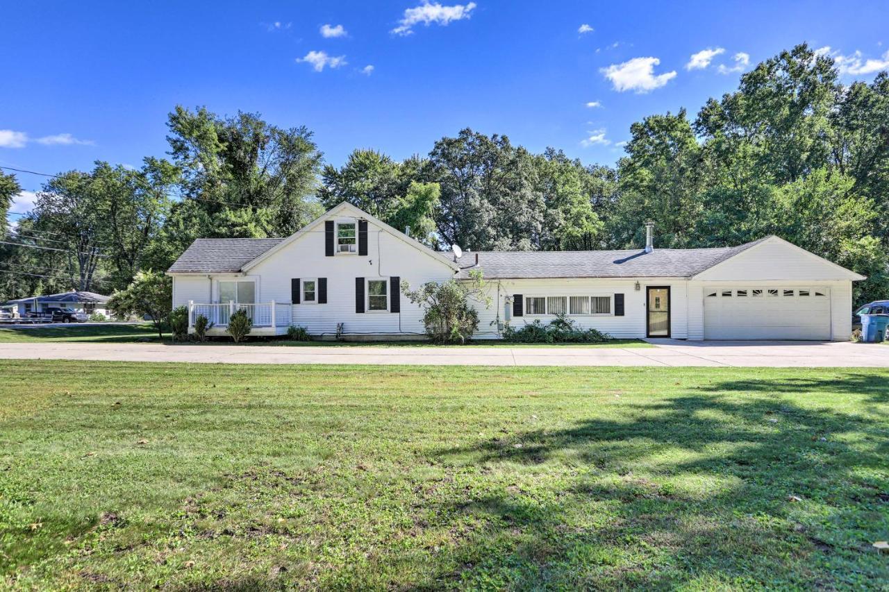 Peaceful Retreat With Spacious Yard! * Toledo