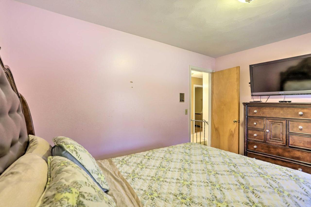 With Direct Golf Course Access! * Toledo