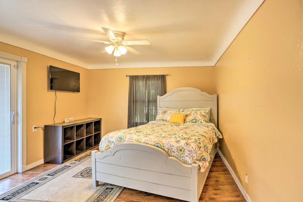 Peaceful Retreat With Spacious Yard! Holiday home Toledo