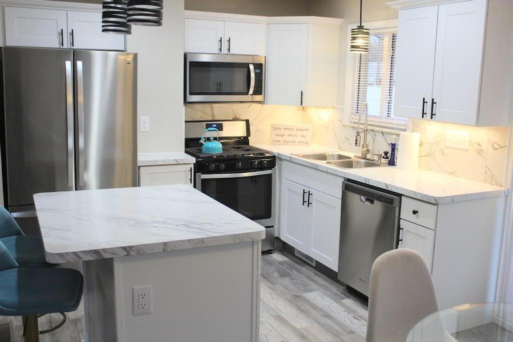 New Bright & Modern 3br// Conveniently Located//toledo Stones Throw Holiday home