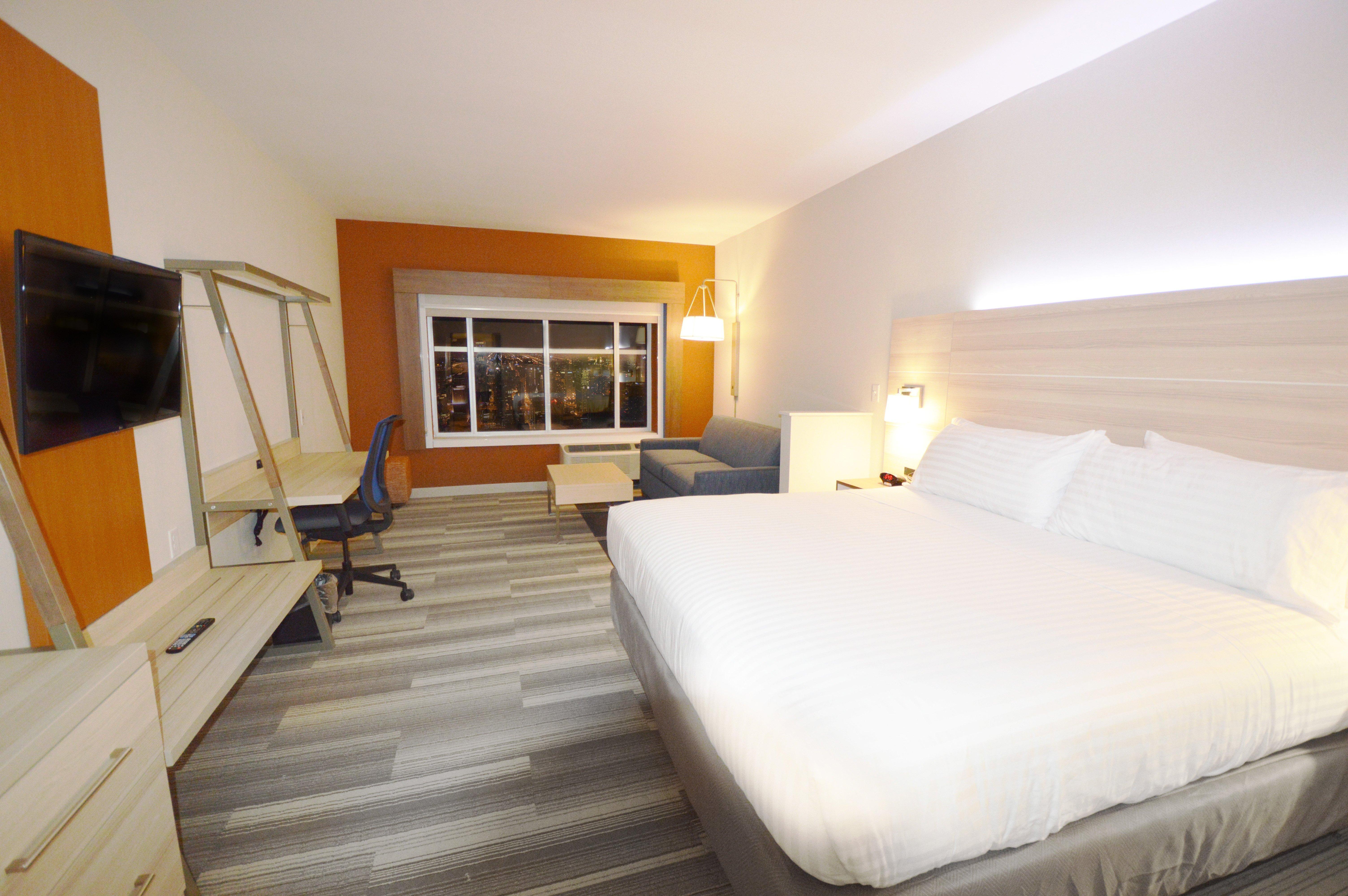 Express & West By Ihg Hotel 2*