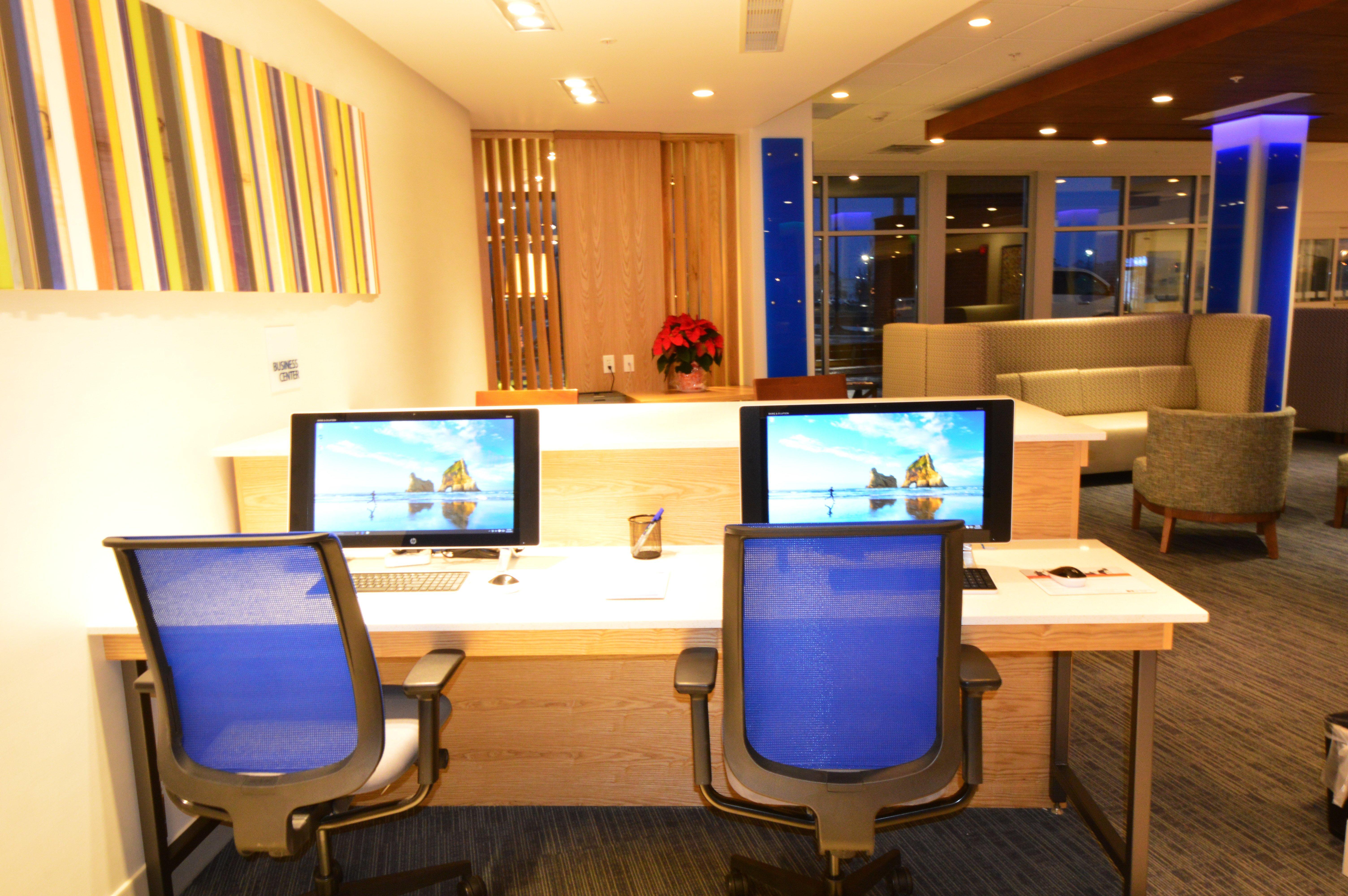 Express & West By Ihg Hotel