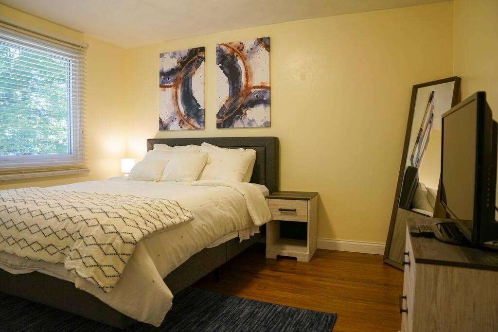 4br/2.5ba Boasting 2400sqft And Eat-in Ktn * Toledo