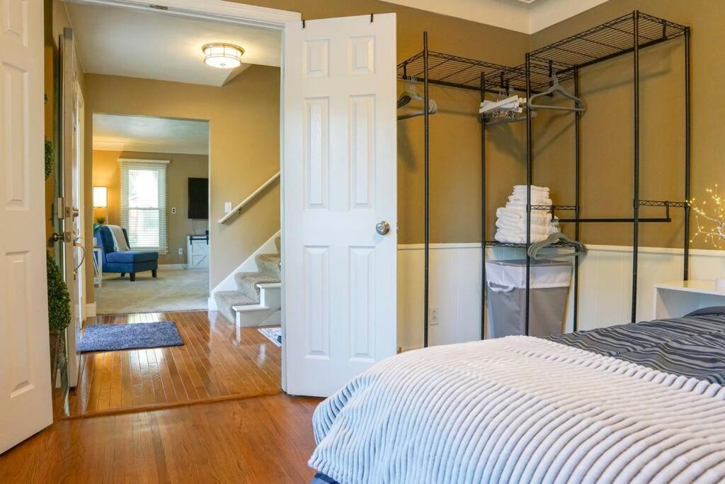 4br/2.5ba Boasting 2400sqft And Eat-in Ktn Villa *
