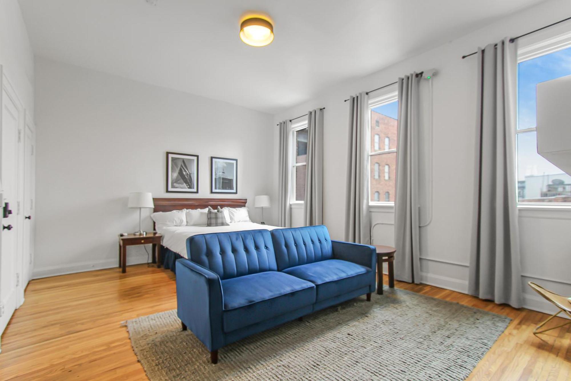 Aparthotel Library Square *