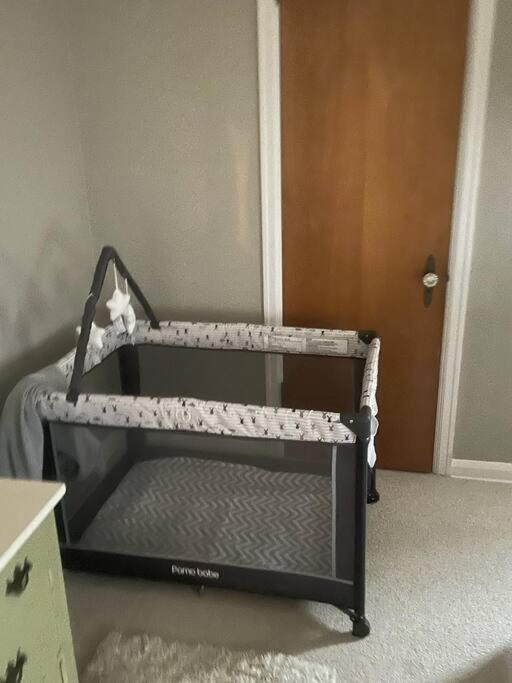 Lizbeth's Adorable Private Home, Full Kitchen, Wd, Garage, Netflix, Yard Holiday home
