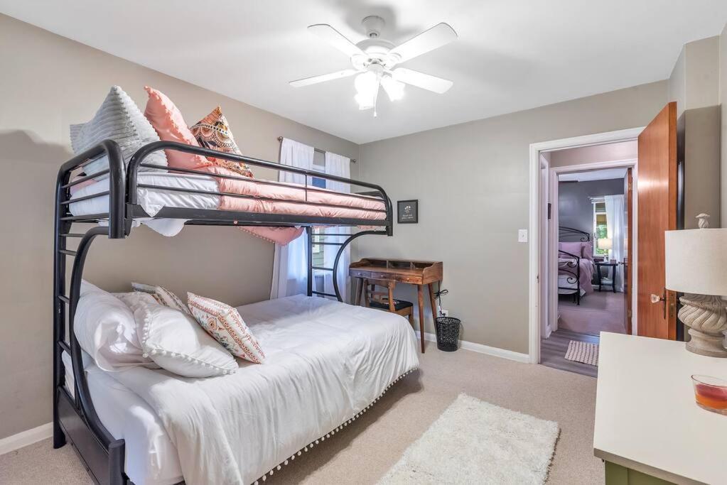 Lizbeth's Adorable Private Home, Full Kitchen, Wd, Garage, Netflix, Yard Holiday home Toledo
