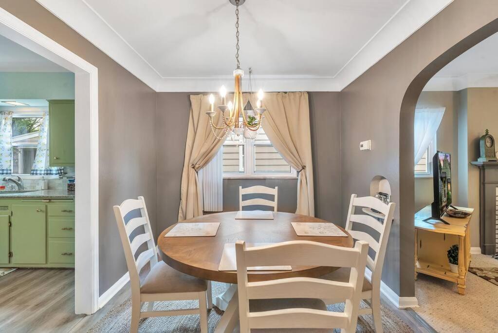 Holiday home Lizbeth's Adorable Private Home, Full Kitchen, Wd, Garage, Netflix, Yard Toledo