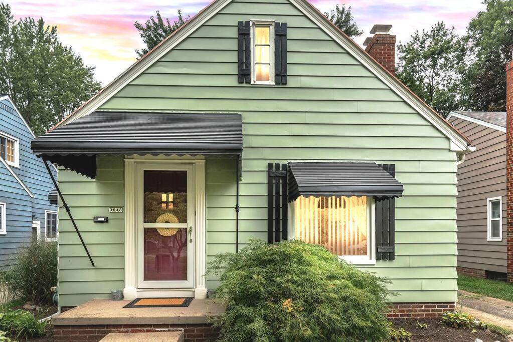 Lizbeth's Adorable Private Home, Full Kitchen, Wd, Garage, Netflix, Yard Holiday home *
