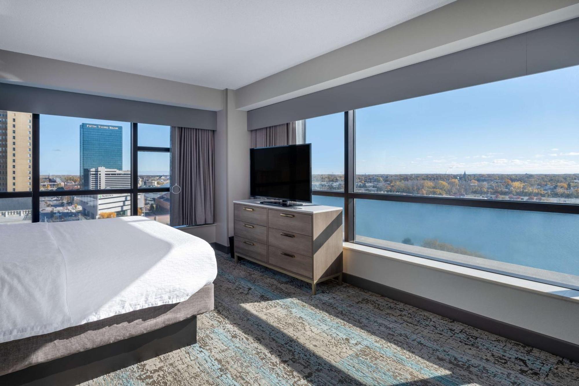 Hotel Homewood By Hilton Downtown