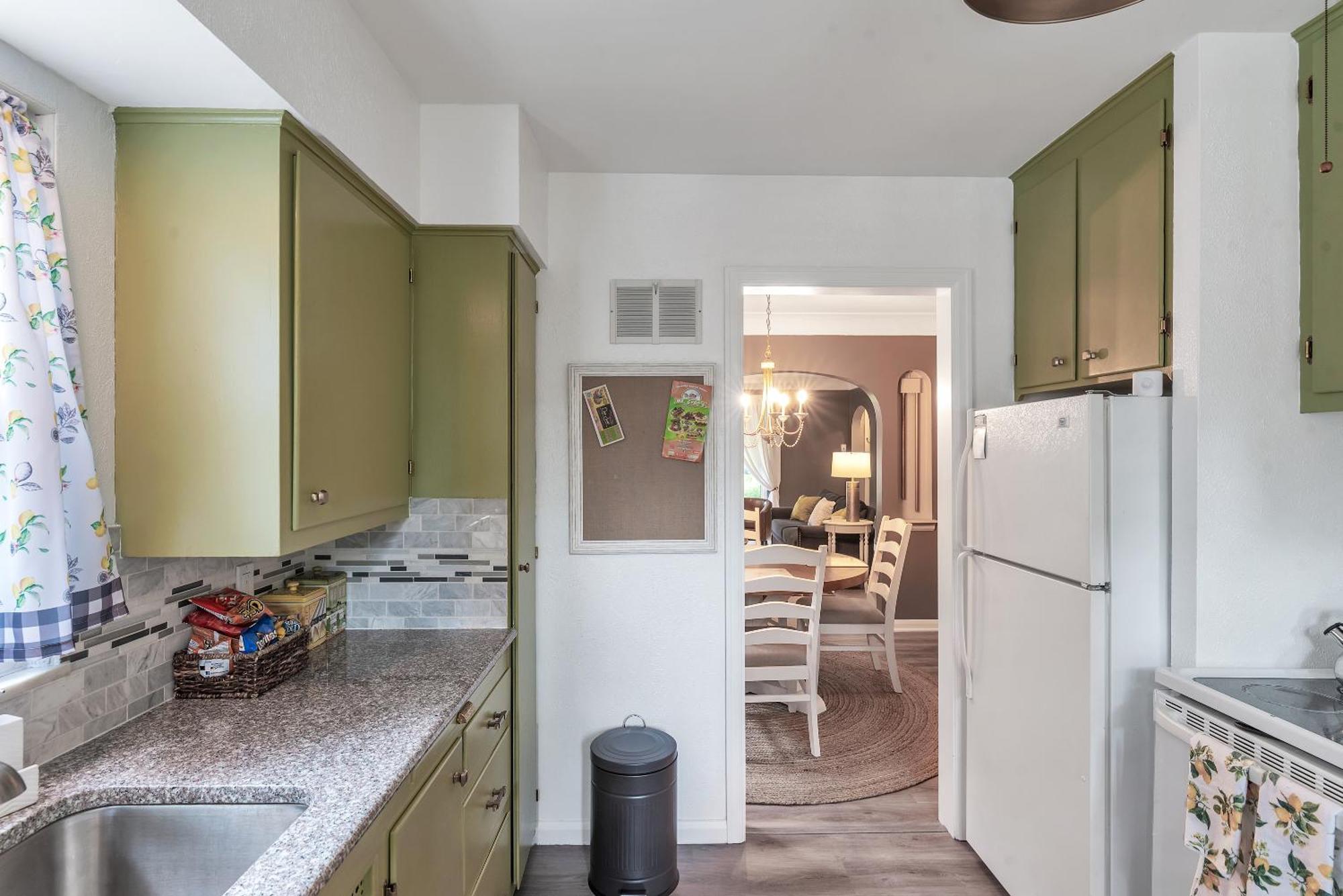 Lizbeth's Adorable Private Home, Full Kitchen, Wd, Garage, Netflix, Yard Toledo