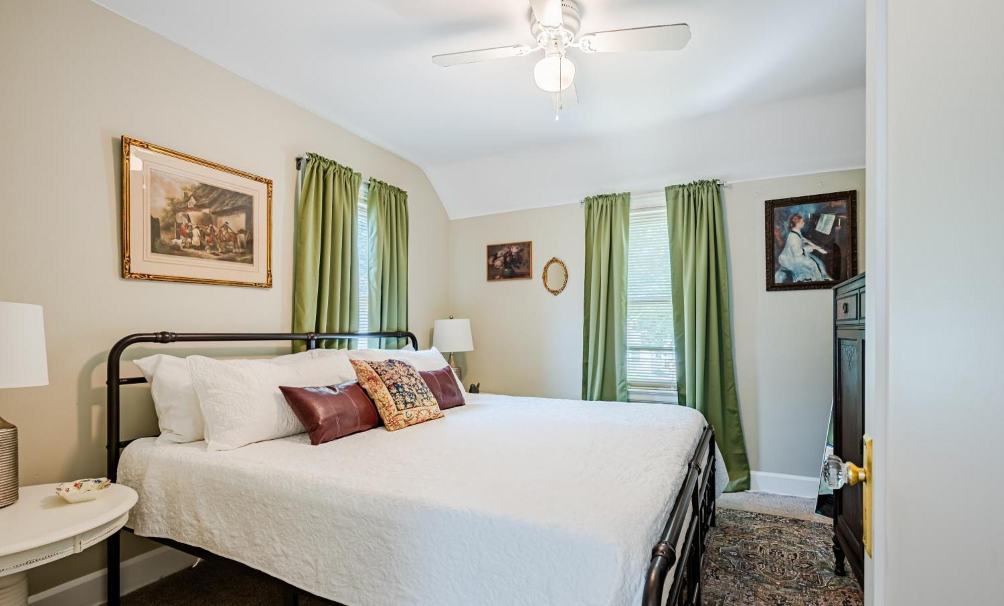 Rachel's Private Hideaway With King Bed, Kitchen, Laundry, Parking And Big Yard Toledo