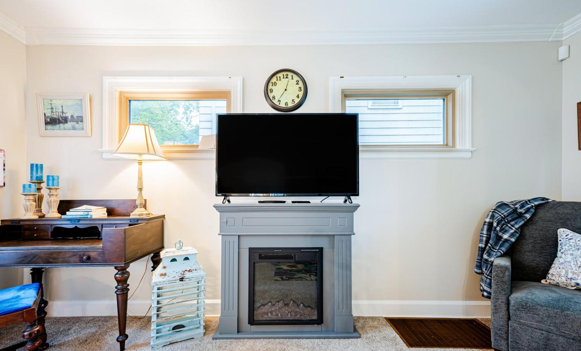 Rachel's Private Hideaway With King Bed, Kitchen, Laundry, Parking And Big Yard Holiday home *