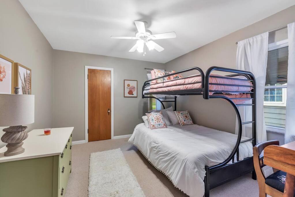 Holiday home Two Bedroom, King Bed, Private *