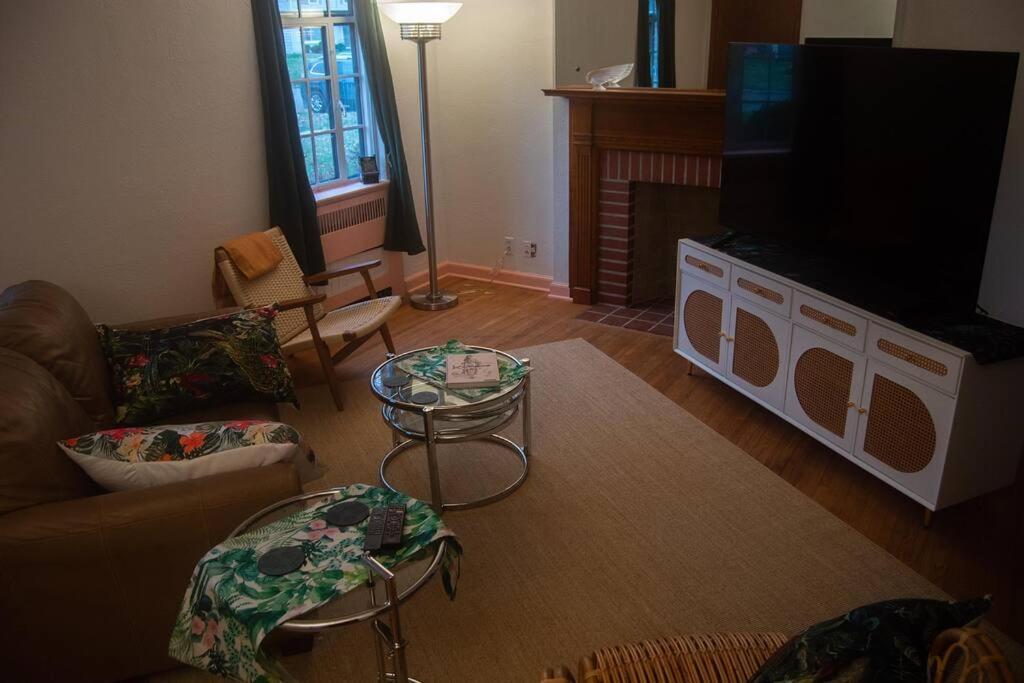 Tropical Deco In Apartment Toledo