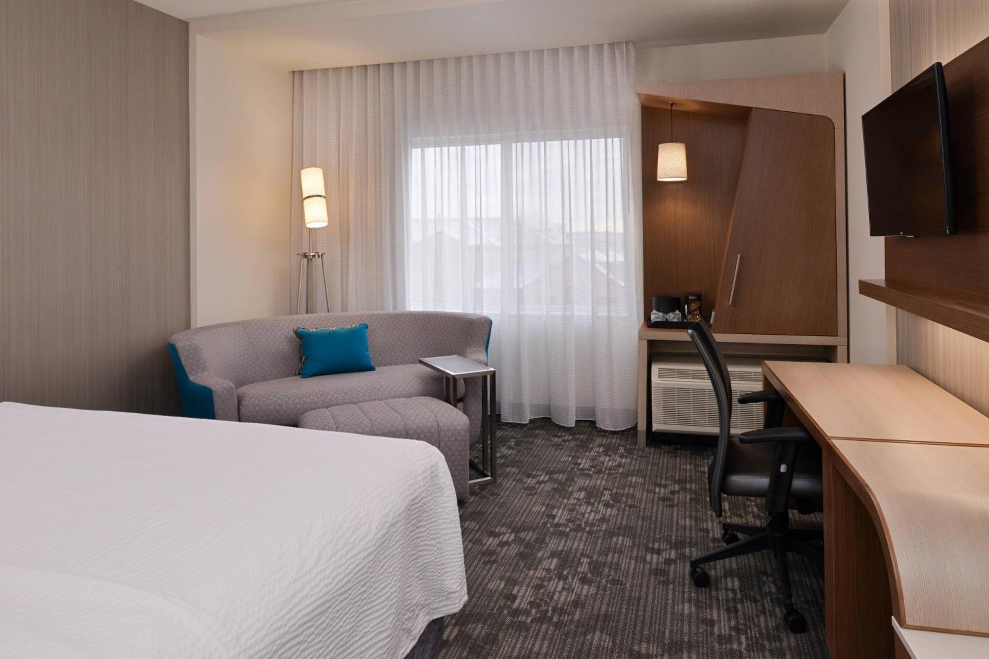 Courtyard By Marriott North Hotel