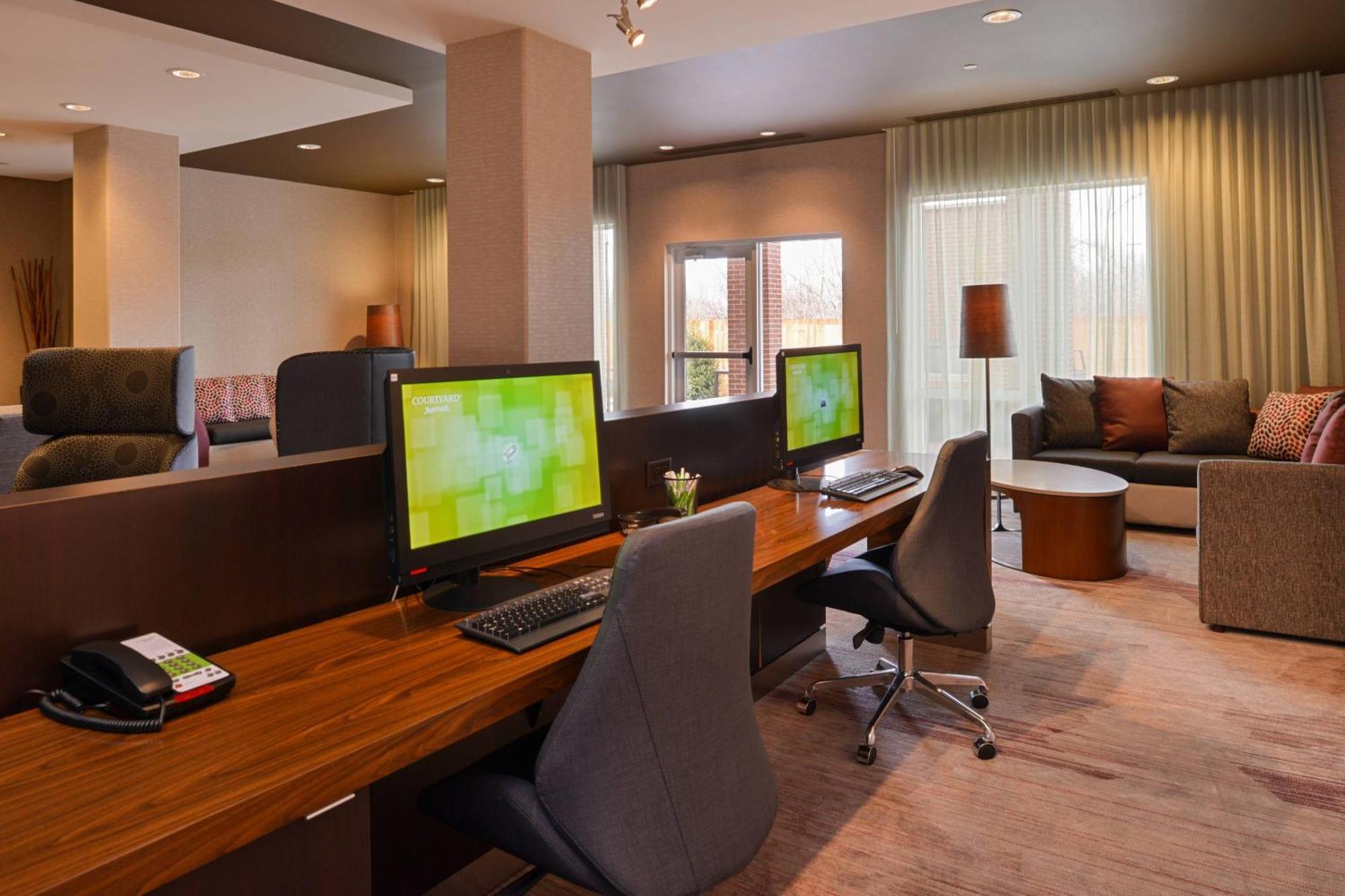 Hotel Courtyard By Marriott North