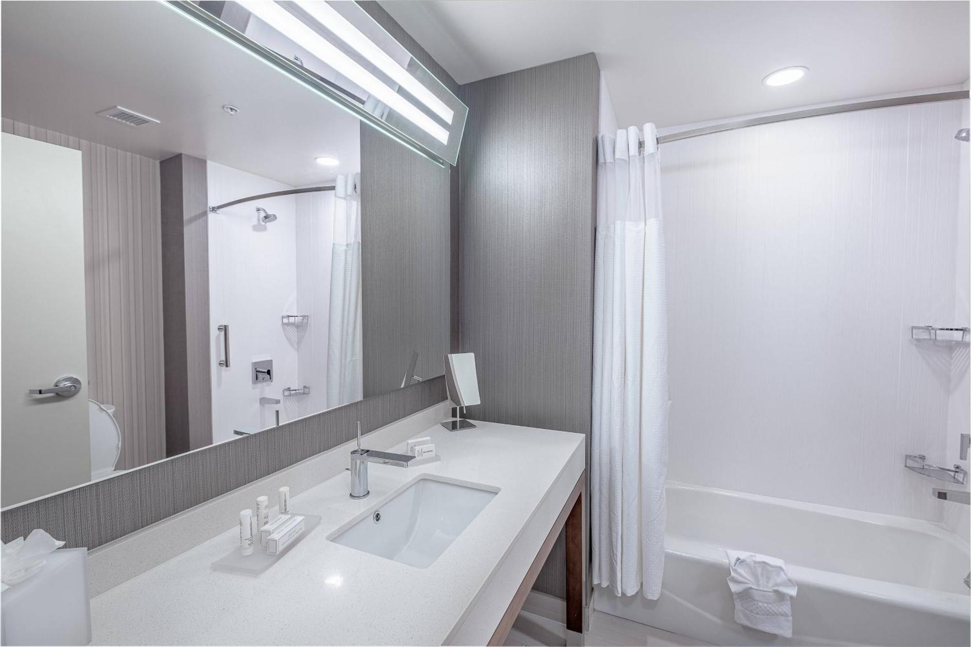 Hotel Courtyard By Marriott West Toledo