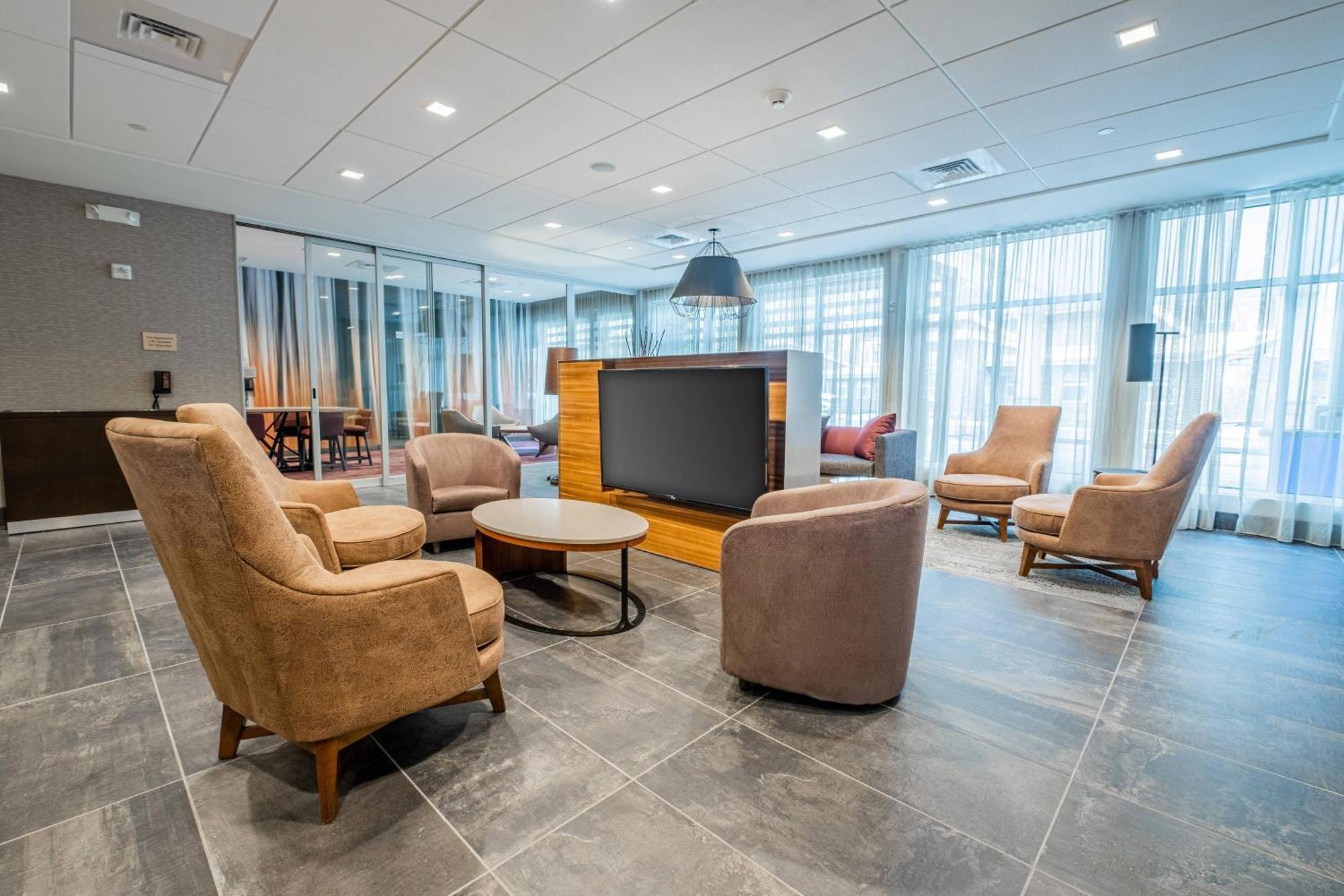 Courtyard By Marriott West Toledo