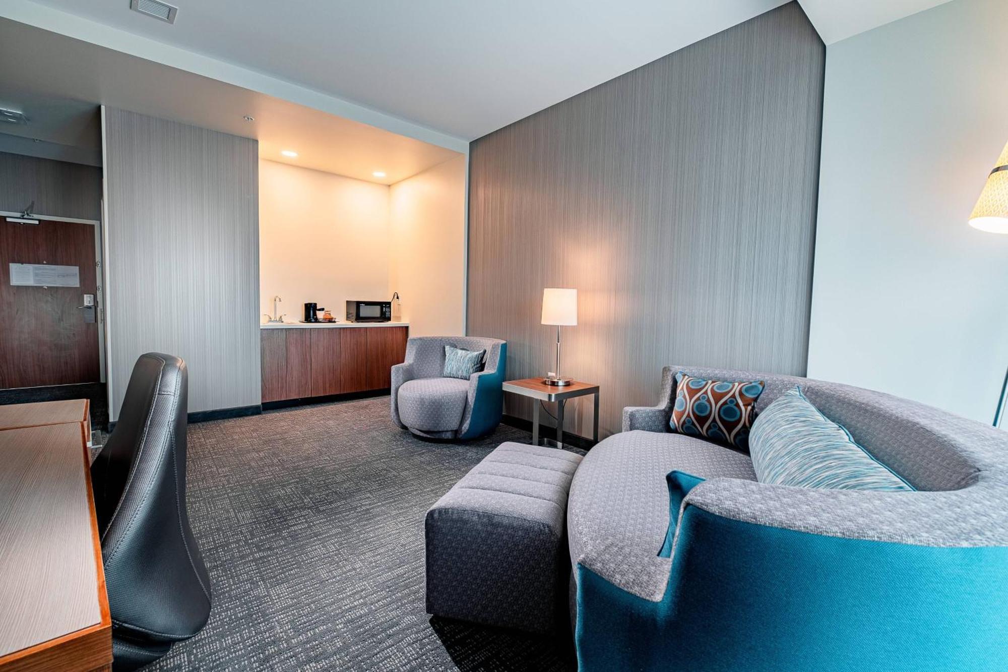 Hotel Courtyard By Marriott West
