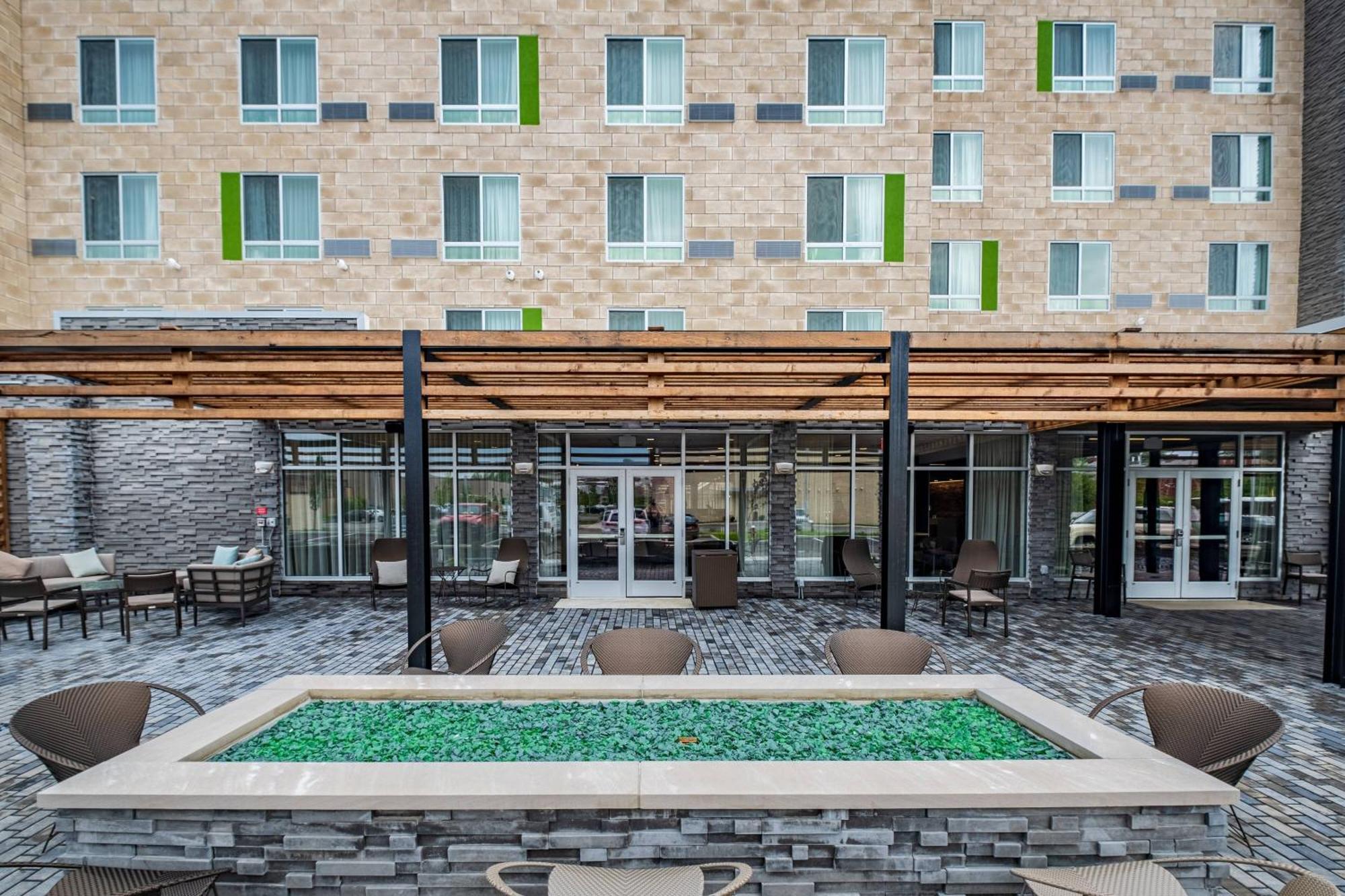 Hotel Courtyard By Marriott West