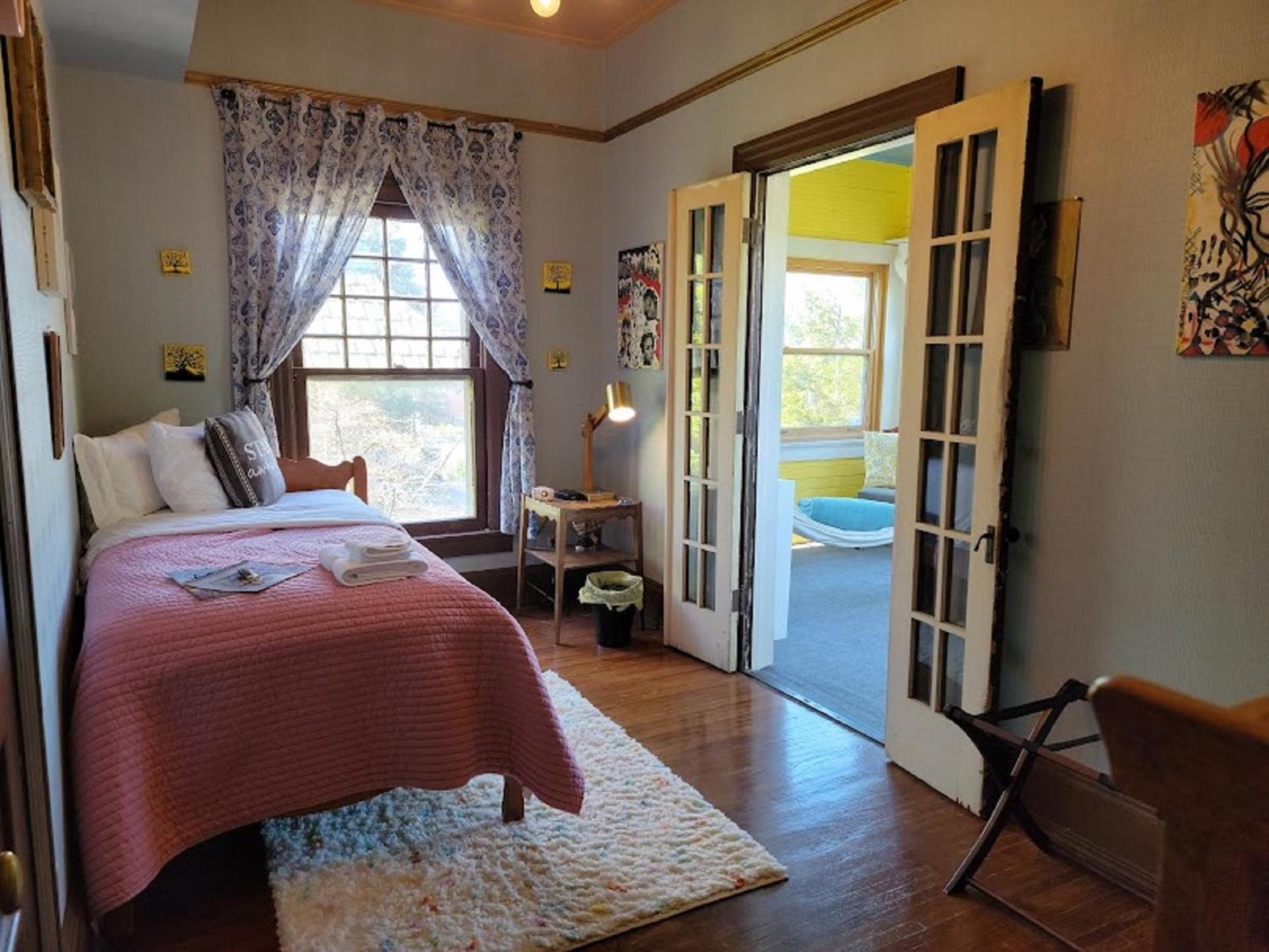 Bed & Breakfast The Kings Throne And *